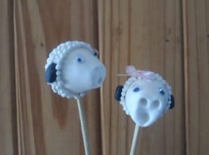 Pinchos oveja souvenirs para bautismo en porcelana fria