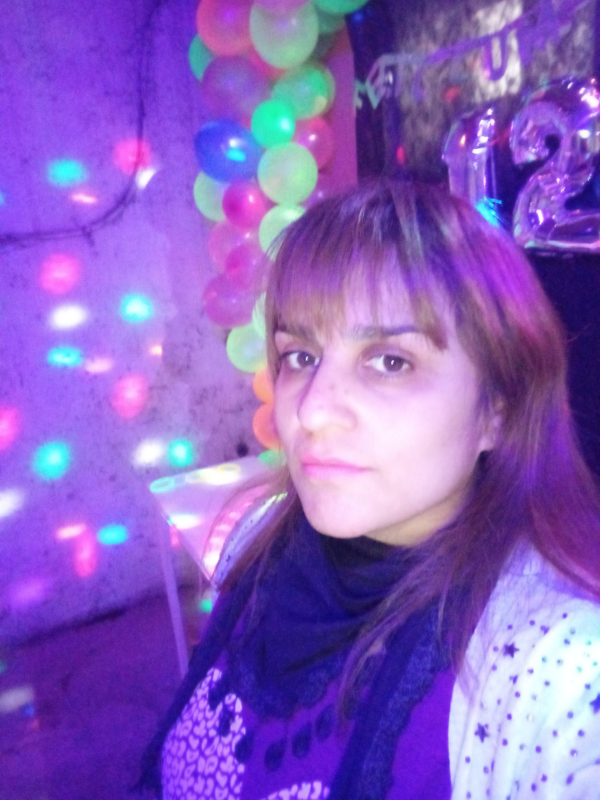 fiesta con luces de neon