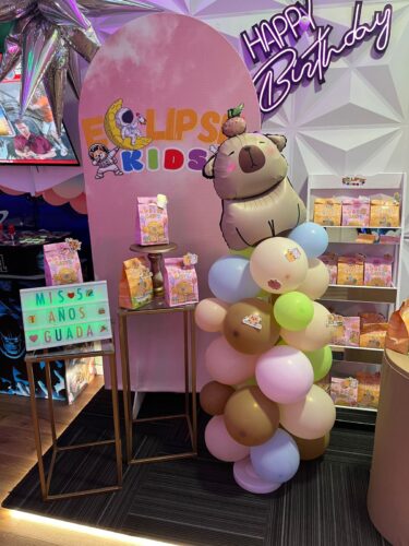 columna de globos capibara